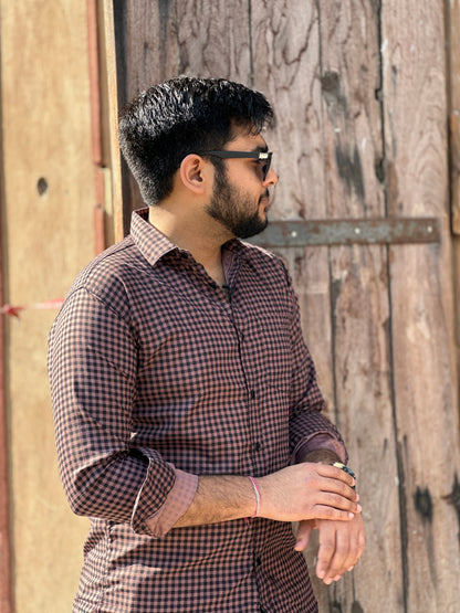 Trendy checked maroon shirt