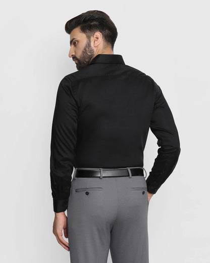 Solid formal shirt in black