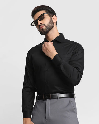Solid formal shirt in black