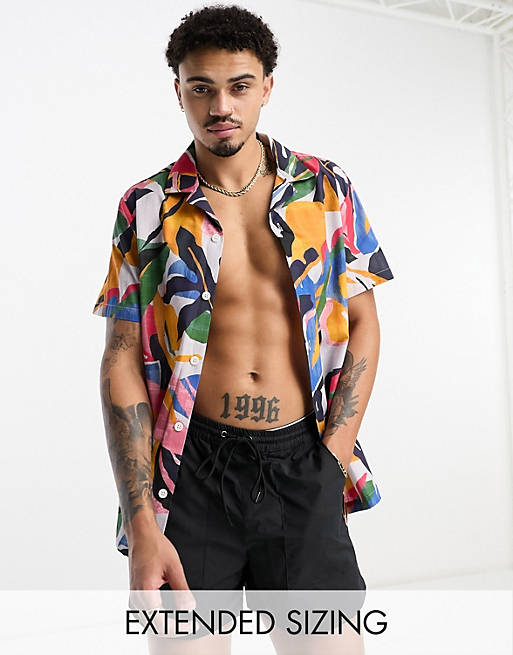 Relaxed revere shirt in linen look with abstract leaf print