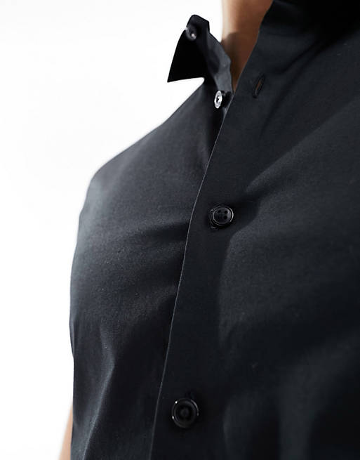 Short sleeve muscle fit poplin shirt in black