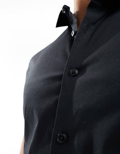 Short sleeve muscle fit poplin shirt in black