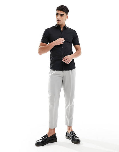 Short sleeve muscle fit poplin shirt in black